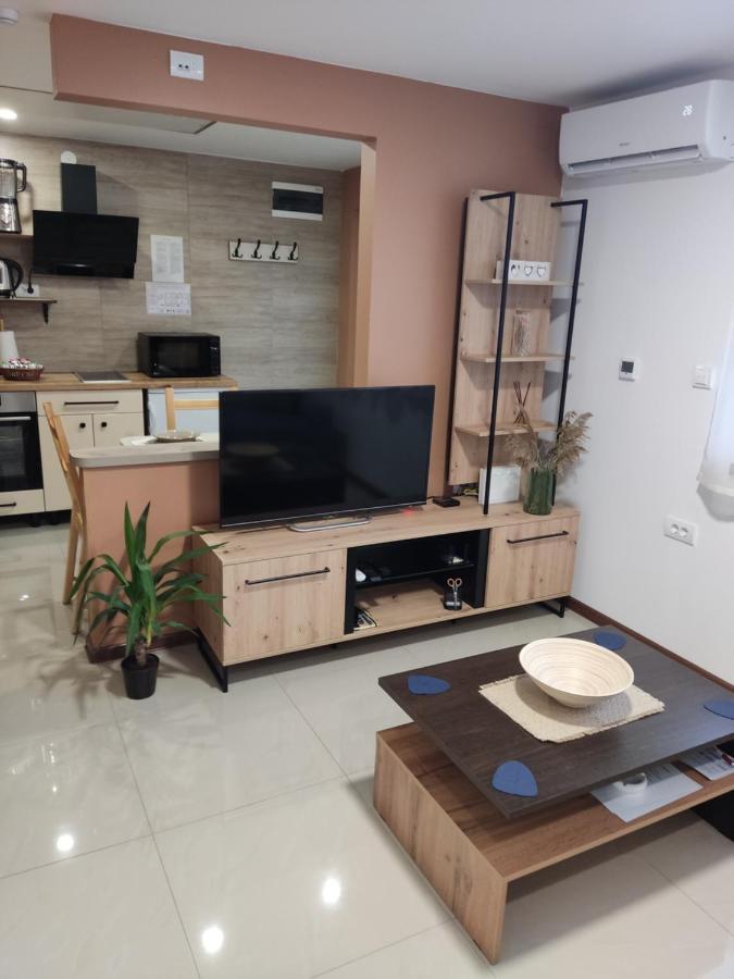 Apartmani Sladjana Novi Sad Exteriör bild