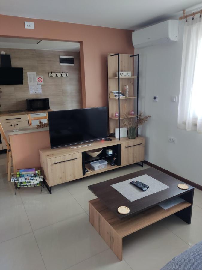 Apartmani Sladjana Novi Sad Exteriör bild