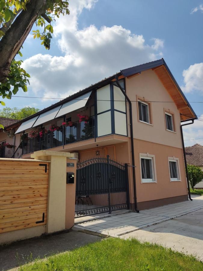 Apartmani Sladjana Novi Sad Exteriör bild