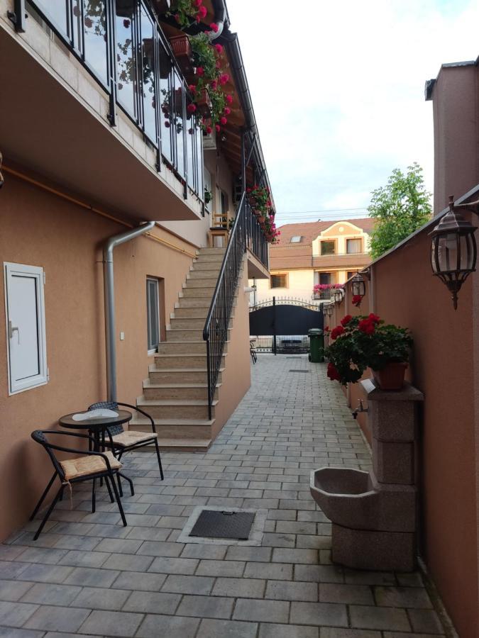 Apartmani Sladjana Novi Sad Exteriör bild