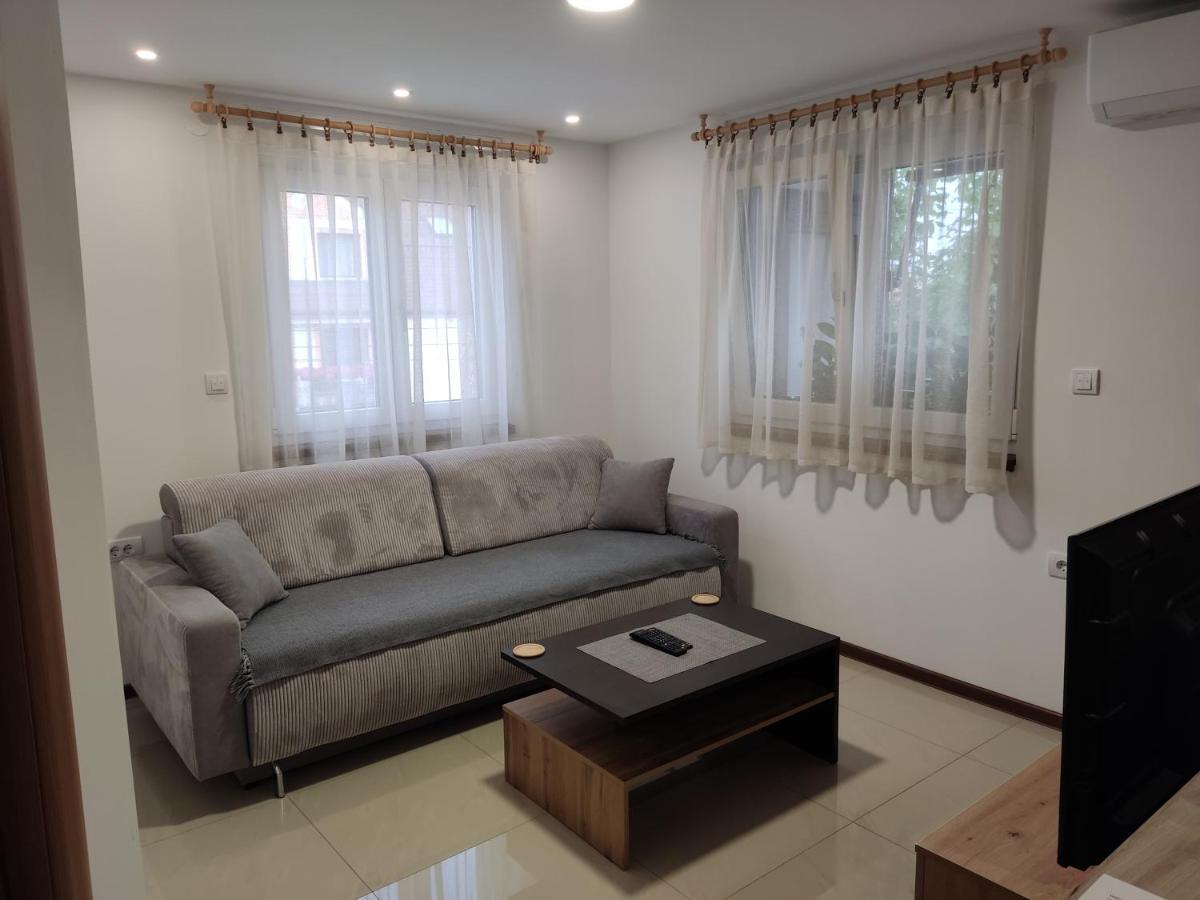 Apartmani Sladjana Novi Sad Exteriör bild
