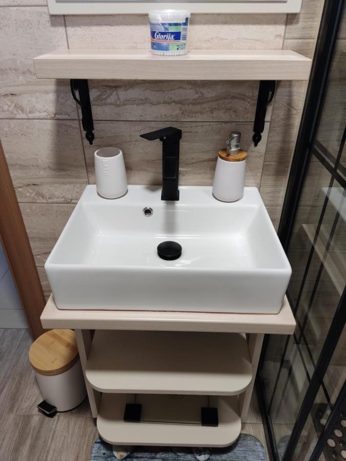 Apartmani Sladjana Novi Sad Exteriör bild