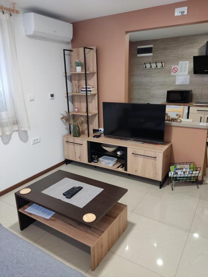 Apartmani Sladjana Novi Sad Exteriör bild